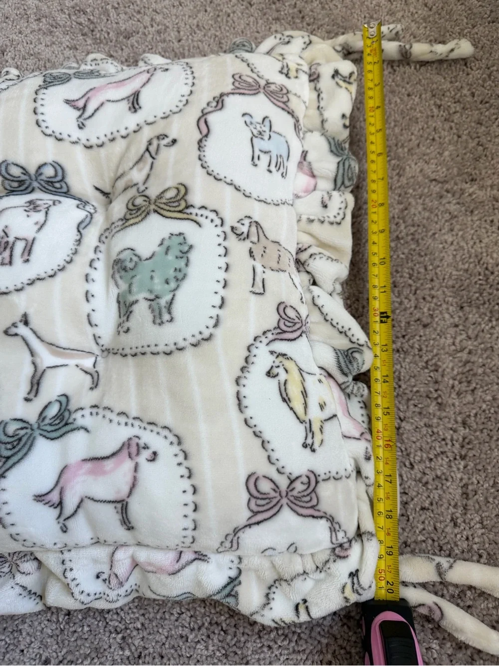 plush pet lounger